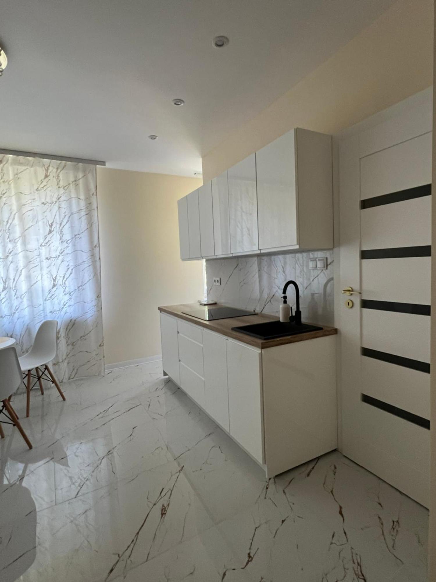 Nowe Luksusowe Apartamenty Manufaktura-Prywatny Na Wylacznosc-Wanna-Zamykany Ogrodzony Parking, Blok,Niskie Pietro-Cisza I Spokoj Лодз Екстериор снимка